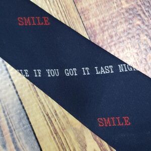 FARRELLS FUNNY TIE. "SMILE IF YOU GOT IT LAST NT"